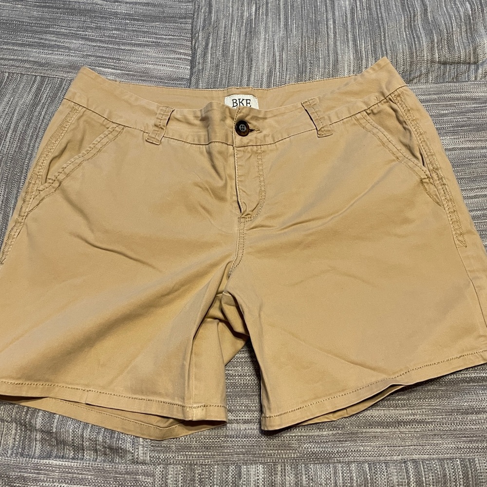 BKE tan colored Serena Stretch Short, waist 31